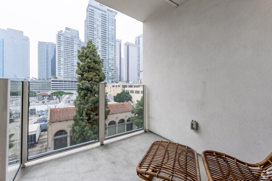 More Photos Of 1200 S Grand Ave, Los Angeles Apartments For Lease