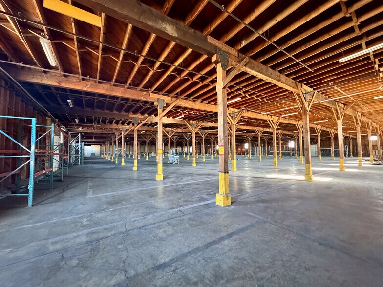 More Photos Of 451 N Lodestone Way, Tooele Warehouse For Lease