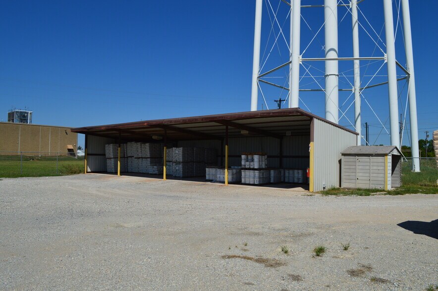 More Photos Of 1709 Enterprise Blvd, Pauls Valley Warehouse For Sale