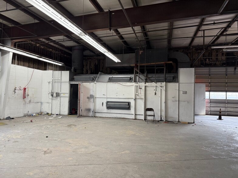 More Photos Of 2660 S Mendenhall Rd, Memphis Auto Repair For Sale
