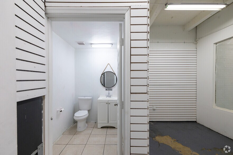 More Photos Of 1833-1847 NW 20th St, Miami Storefront Retail Office For Lease