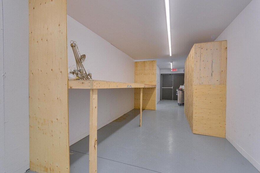 More Photos Of 1695 Rue Atmec, Gatineau General Retail For Sale