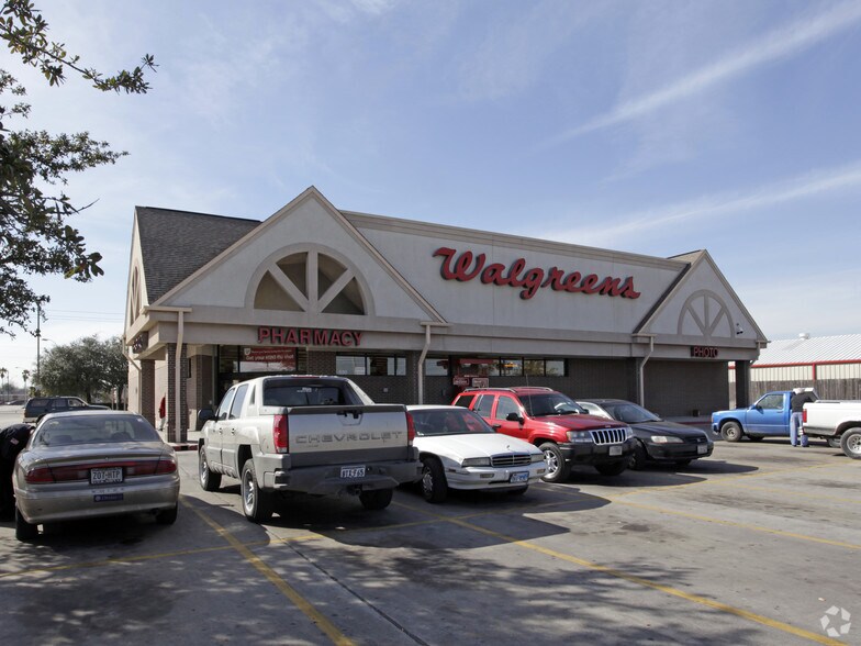 Primary Photo Of 530 W Little York Rd, Houston Drugstore For Lease