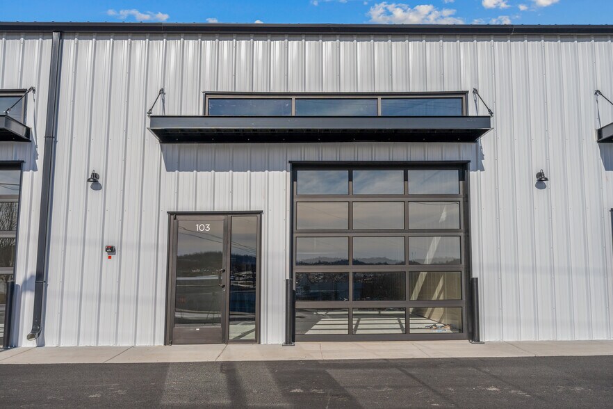 More Photos Of 201 Blue Sky ln, Hollister Flex For Lease
