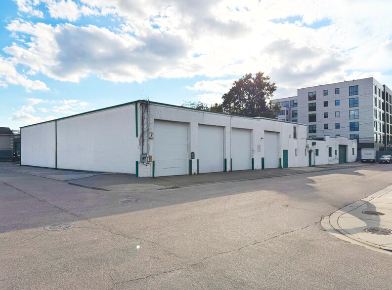 Primary Photo Of 87-95 Searing Ave, Mineola Warehouse For Sale