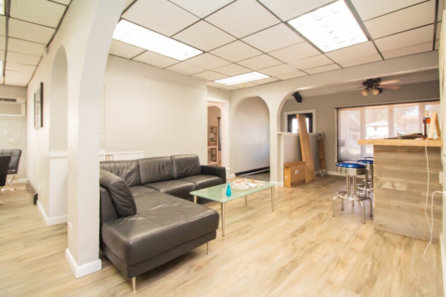 More Photos Of 636 Sunderland Rd, Worcester Freestanding For Lease