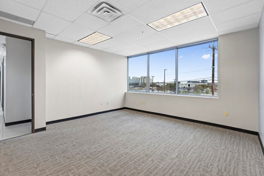 More Photos Of 1123 N Main Ave, San Antonio Medical For Sale