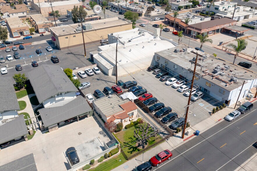 More Photos Of 17047 17047 Bellflower Blvd & 9747 Park St blvd, Bellflower General Retail For Sale