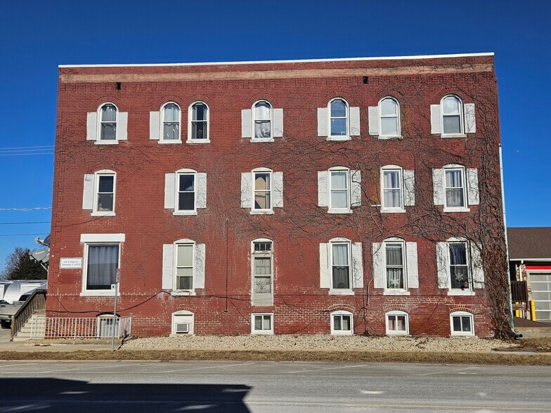 More Photos Of 105 N Depot St, Somonauk Apartments For Sale