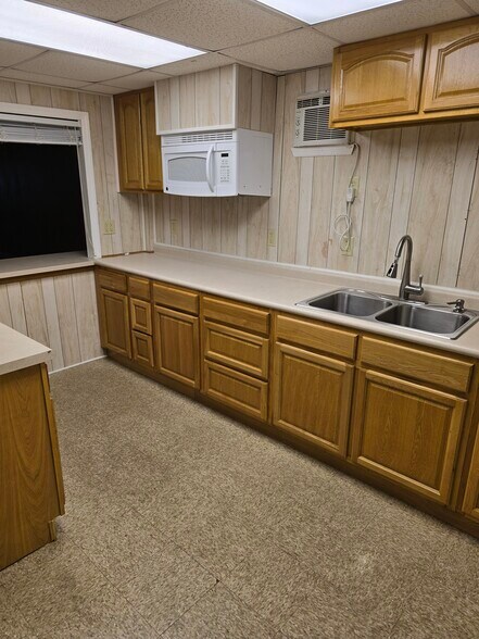 More Photos Of 130 Clay St, Hinesville Religious Facility For Sale
