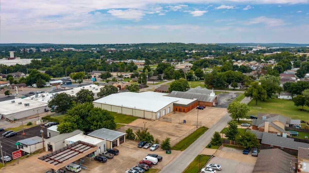 More Photos Of 710 S Adams St, Sapulpa Distribution For Sale