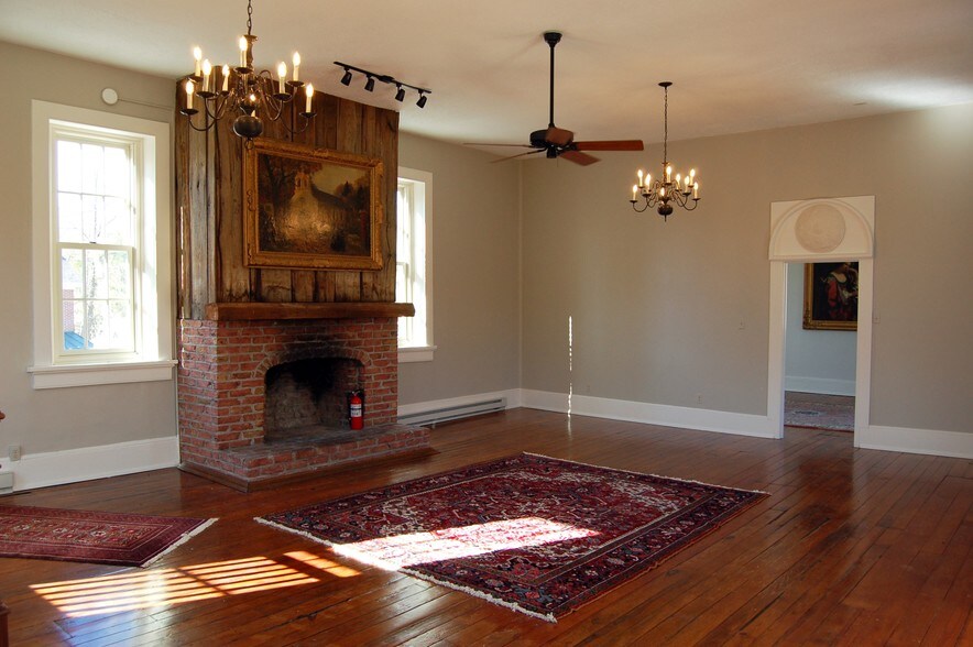 More Photos Of 1901 Monkton Rd, Monkton Storefront Retail Office For Sale