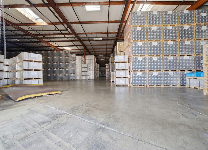 More Photos Of 2610 S Birch St, Santa Ana Warehouse For Lease