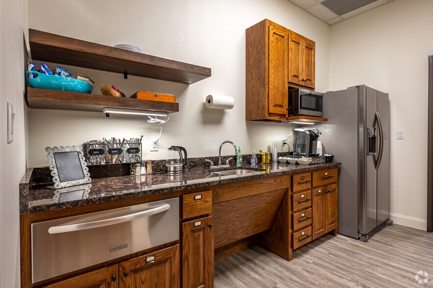 More Photos Of 3348 Peden Rd, Fort Worth Coworking Space