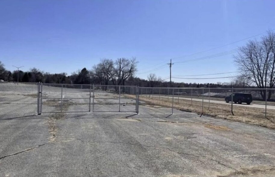 More Photos Of 6161 N 78th St, Omaha Land For Lease