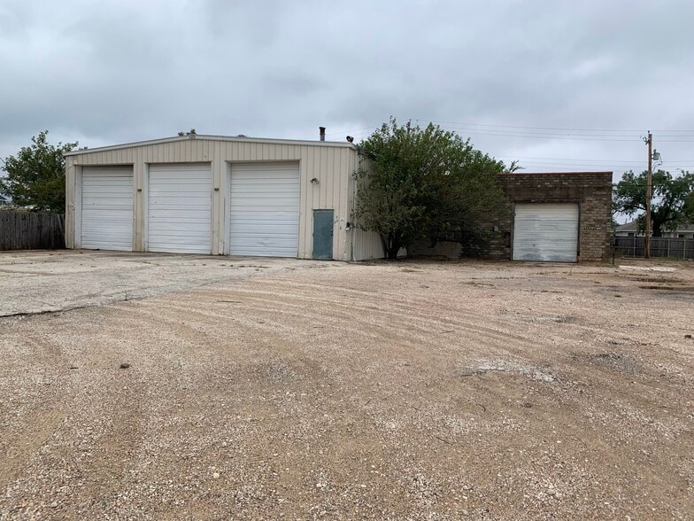 Primary Photo Of 326 Sycamore St, Abilene Light Manufacturing For Sale