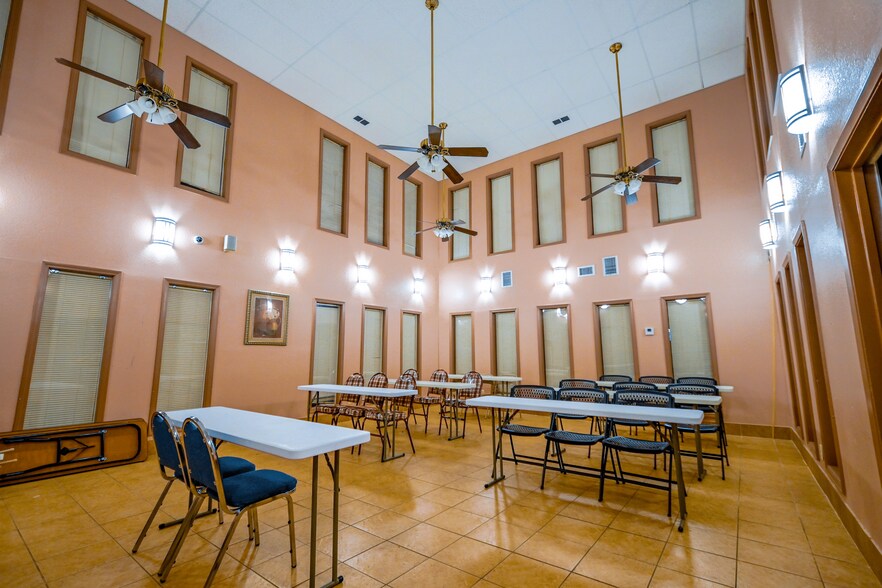 More Photos Of 3603 Fredericksburg Rd, San Antonio Storefront For Sale