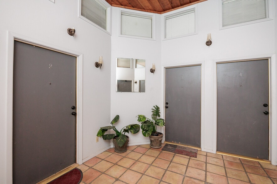 More Photos Of 801 S Carancahua St, Corpus Christi Apartments For Sale