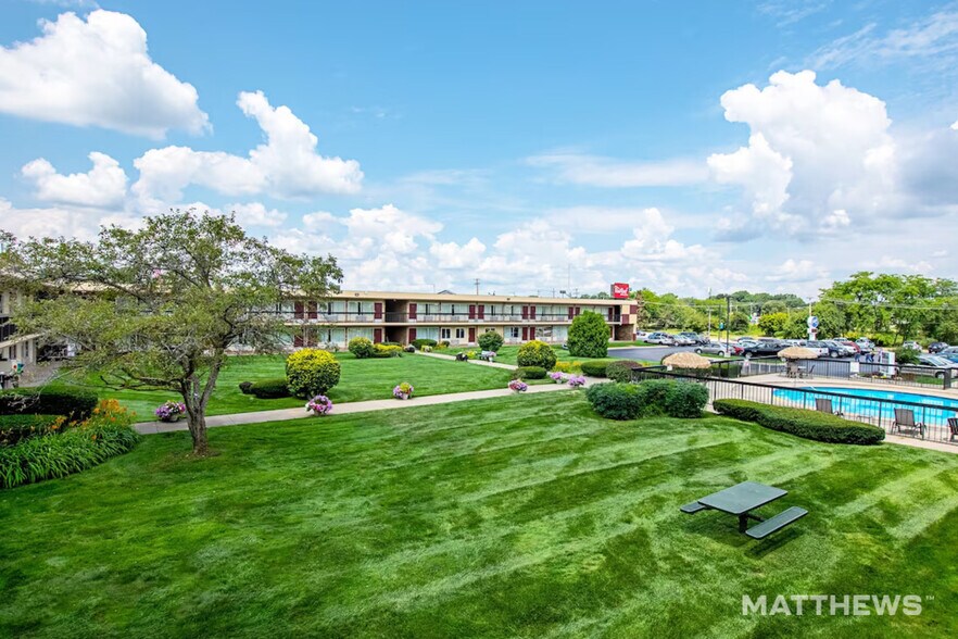 More Photos Of 5050 Beckley Rd, Battle Creek Hotel For Sale