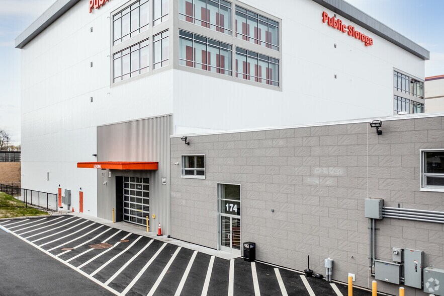 More Photos Of 174 State Rt 17 N, Rochelle Park Self Storage For Lease