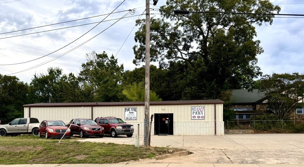More Photos Of 300 W Broadway St, Morrilton Storefront For Sale