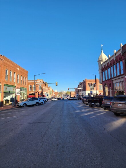 More Photos Of 106 W Oklahoma Ave, Guthrie Restaurant For Lease