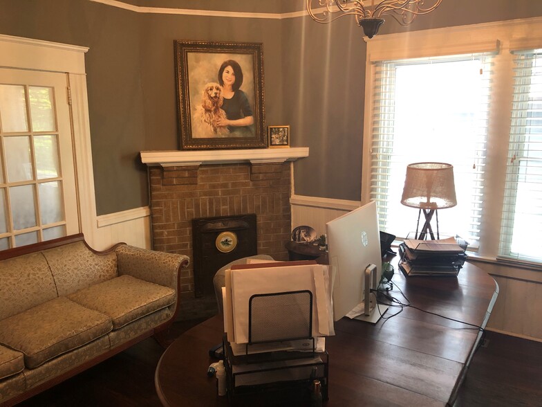 More Photos Of 514 Beatties Ford Rd, Charlotte Office For Lease