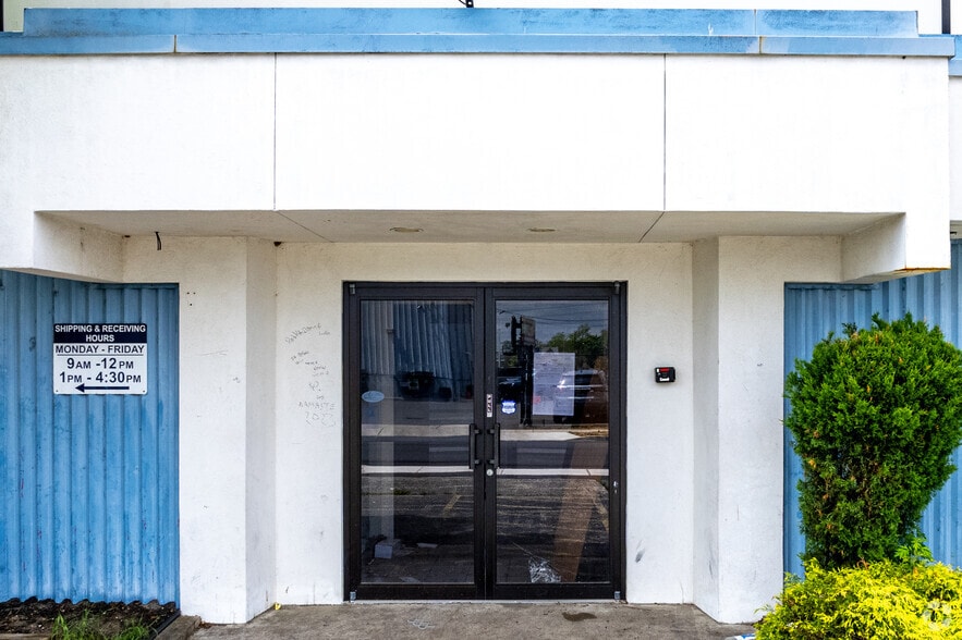 More Photos Of 201 W Decatur Ave, Pleasantville Flex For Sale