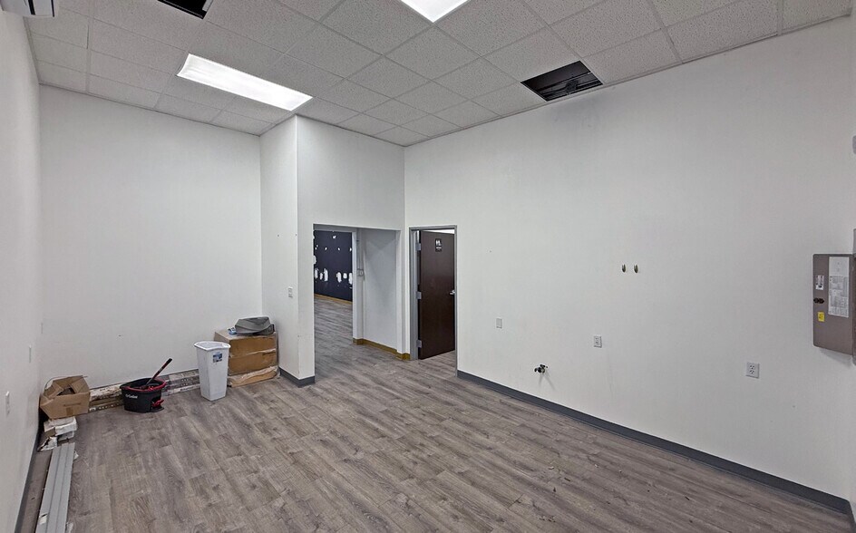 More Photos Of 2701 S Congress Ave, Austin Freestanding For Lease
