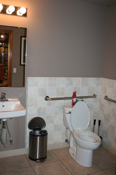 More Photos Of 1950 Keene Rd, Richland Freestanding For Lease