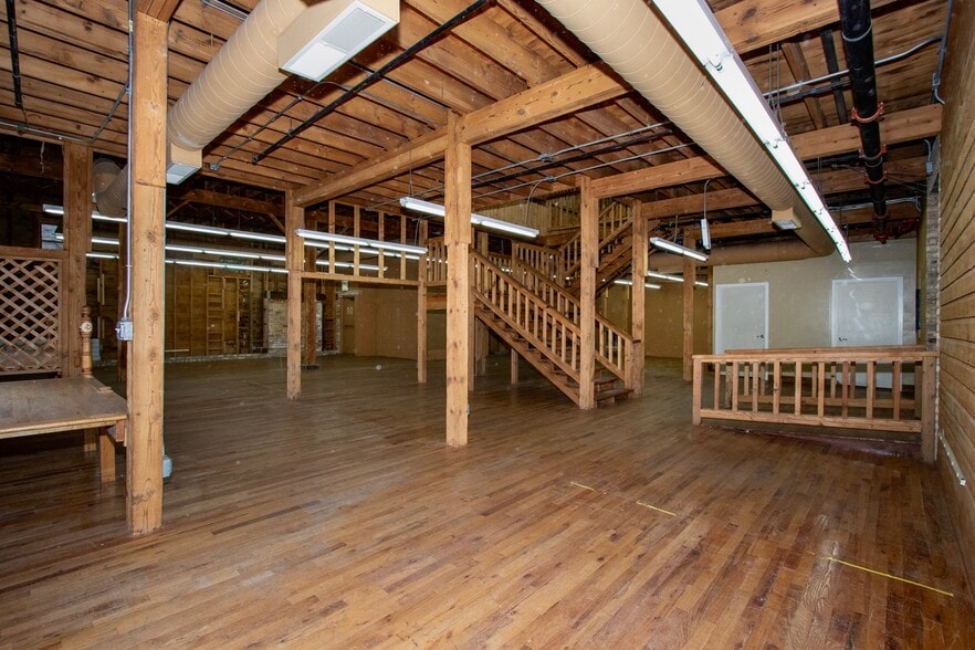 More Photos Of 414 Ridge Rd, Wilmette General Retail For Lease