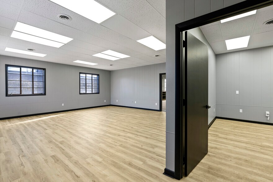 More Photos Of 5 Webb St, Windsor Locks Manufacturing For Lease