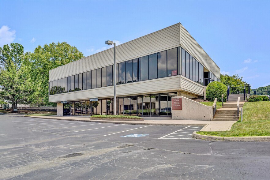 More Photos Of 3922 Electric Rd, Roanoke Office For Lease