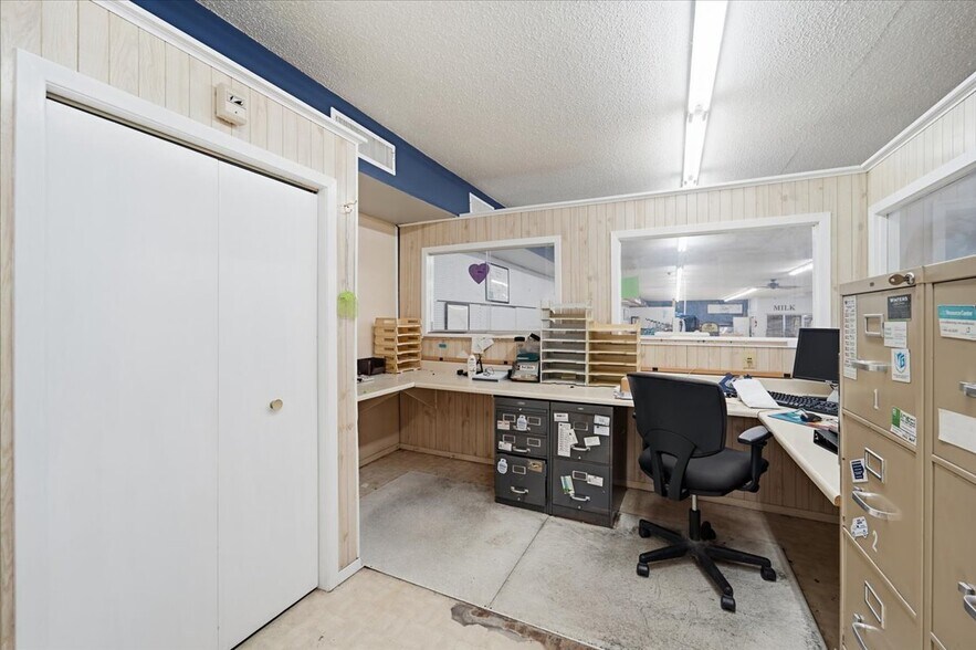 More Photos Of 407 Main St, Union Freestanding For Sale