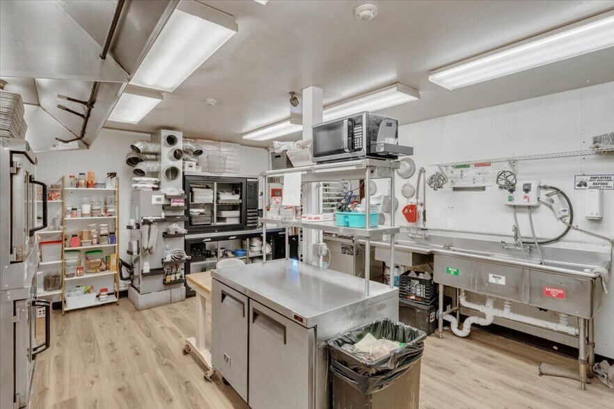More Photos Of 24 Monroe St, Ellicottville Bar For Sale
