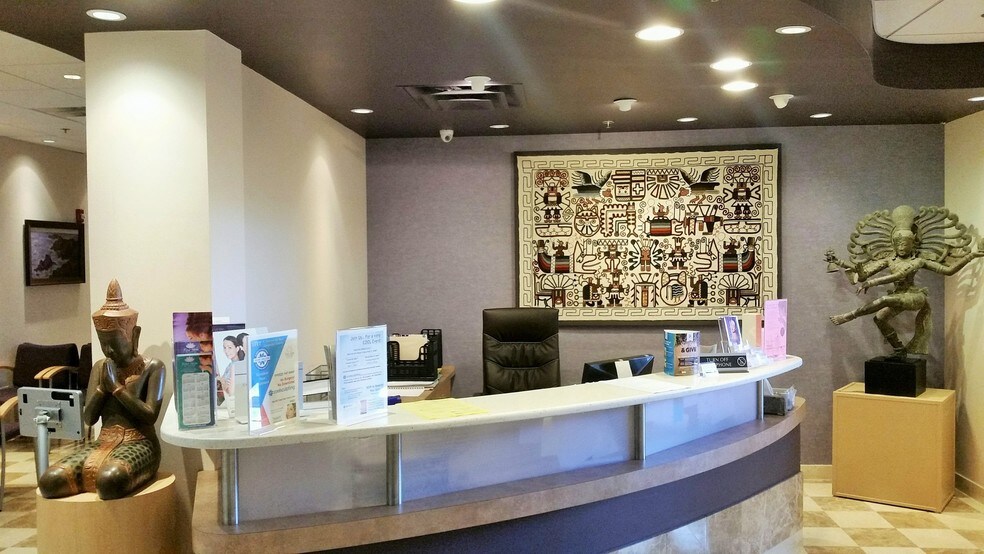 More Photos Of 500-598 Village Center Dr, Burr Ridge Storefront Retail Office For Lease