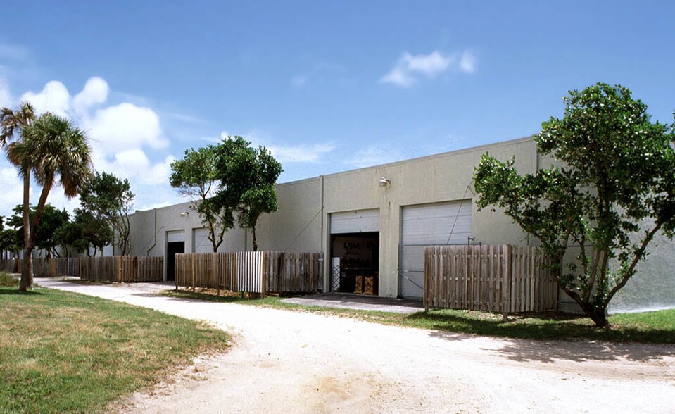 More Photos Of 337-379 SW 13th Ave, Pompano Beach Warehouse For Lease