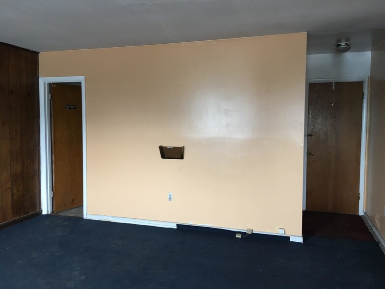 More Photos Of 5200-5300 Minnick Rd, Laurel Light Distribution For Lease