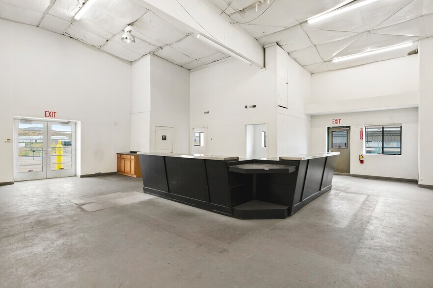 More Photos Of 80 Allegiance Cir, Evanston Industrial For Lease