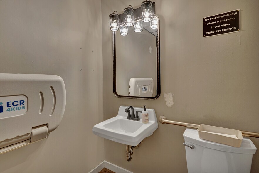 More Photos Of 902 Military Ave, Port Huron Restaurant For Lease