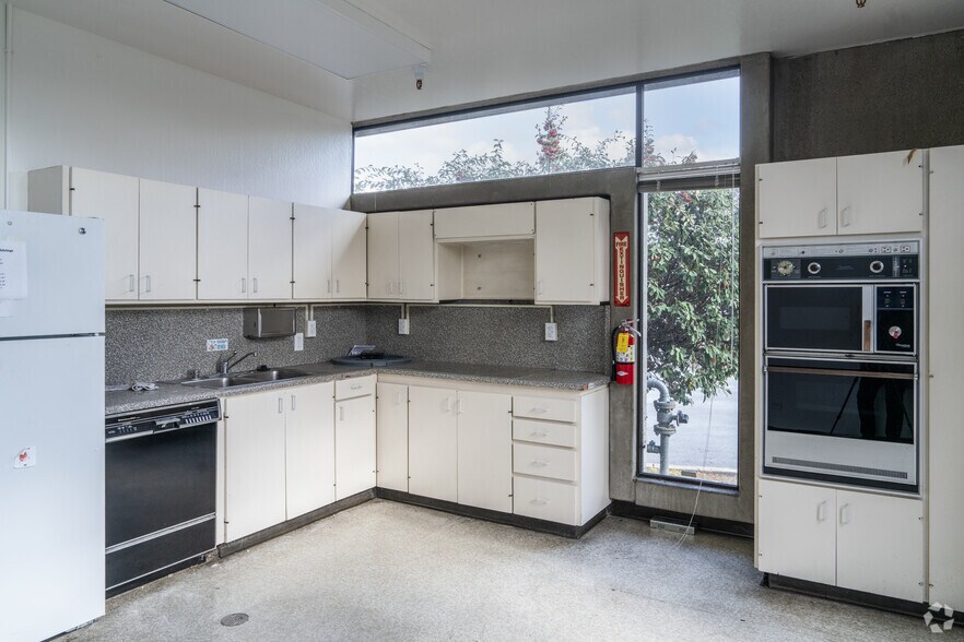 More Photos Of 2377 Stanwell Dr, Concord Warehouse For Lease