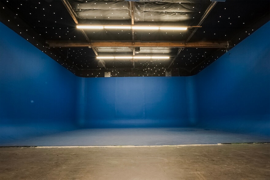 More Photos Of 11800 Sheldon St, Sun Valley Warehouse For Lease