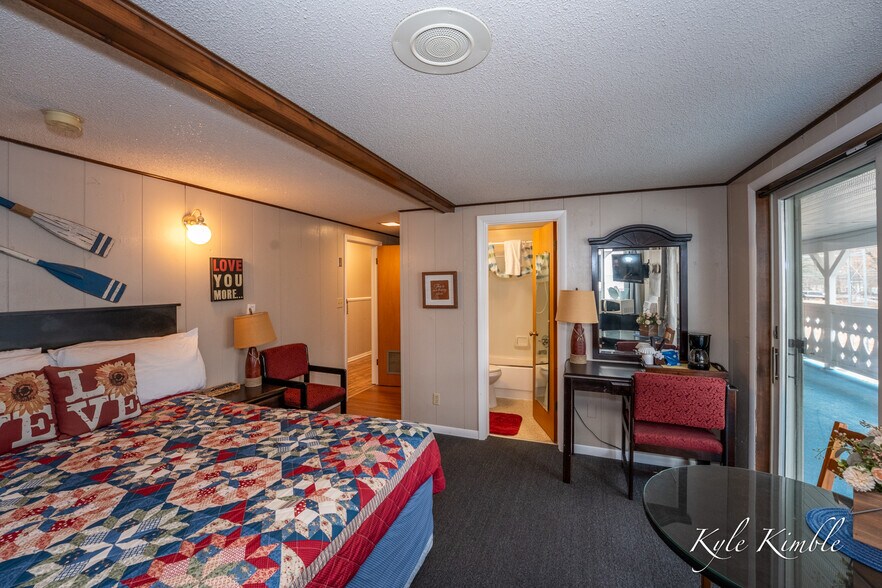 More Photos Of 104 W Houghton Lake Dr, Prudenville Hotel For Sale
