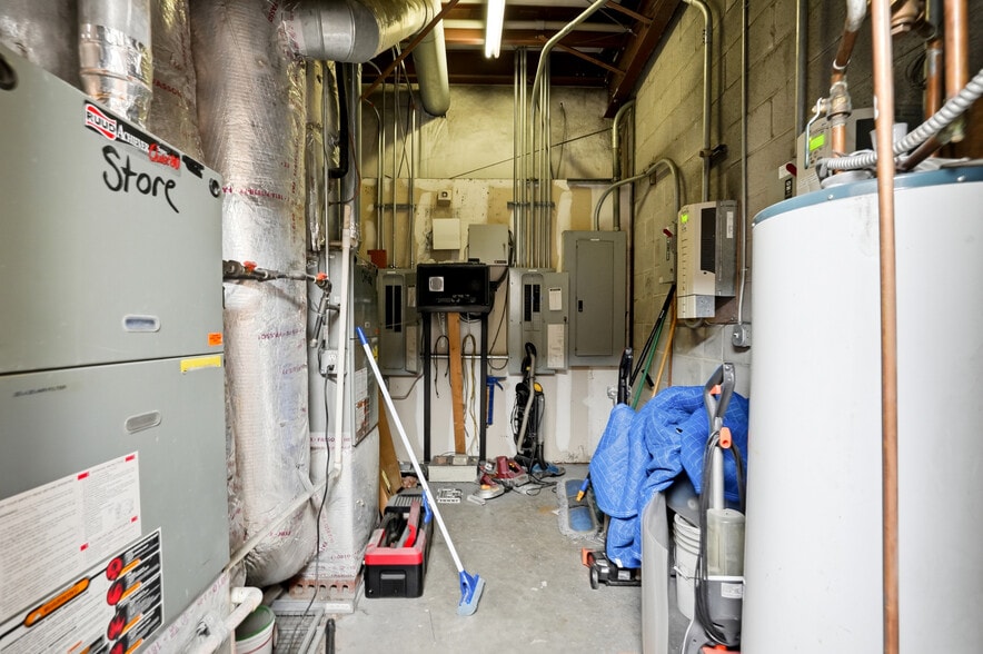 More Photos Of 6190 Parkway North Dr, Cumming Light Distribution For Sale