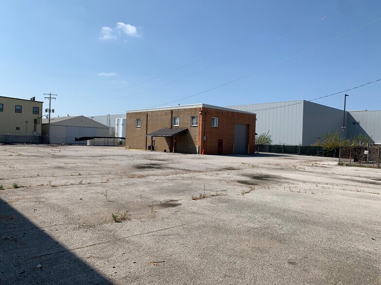 More Photos Of 8870 Frost Ave, Saint Louis Service For Lease