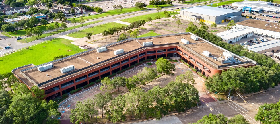 More Photos Of 555 Gemini St, Houston Self Storage For Lease