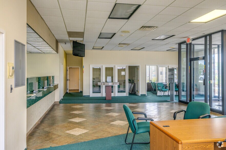More Photos Of 894 E Semoran Blvd, Casselberry Bank For Lease