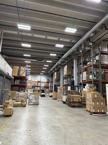 More Photos Of 16175 NW 49th Ave, Hialeah Warehouse For Lease