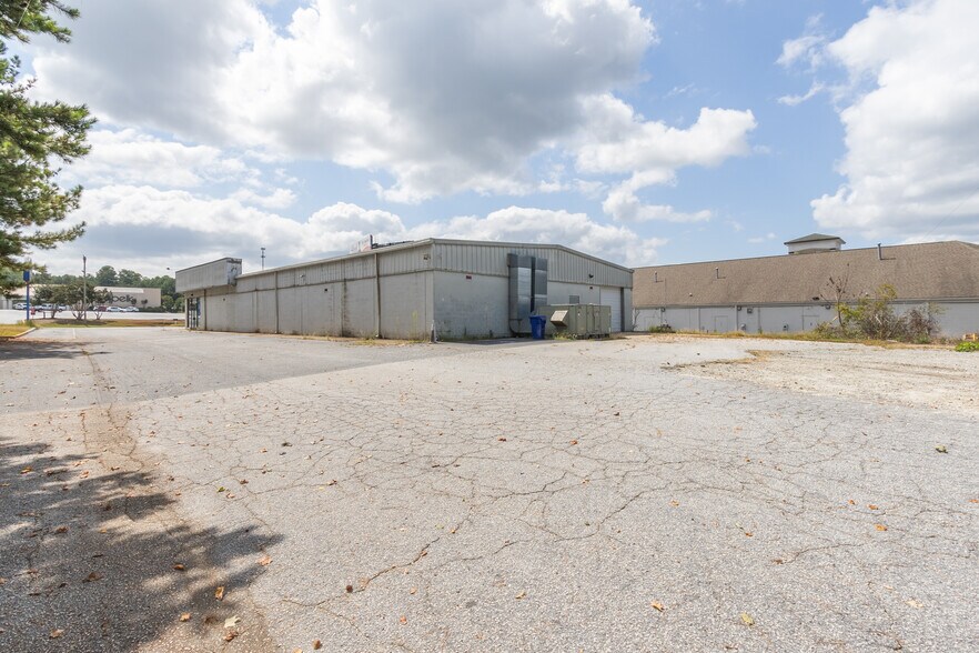 More Photos Of 1592 Sandifer Blvd, Seneca Freestanding For Lease