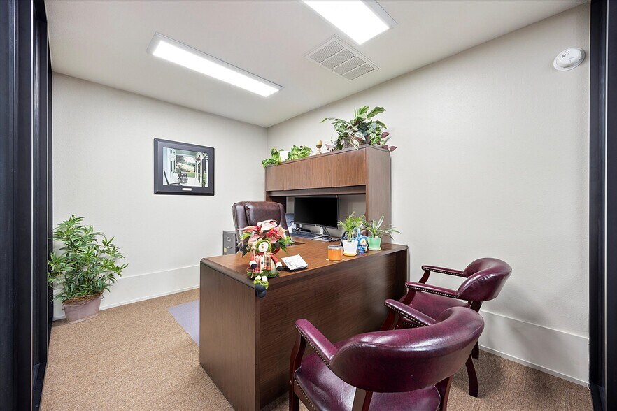 More Photos Of 208 S Bois D Arc St, Forney Storefront Retail Office For Sale